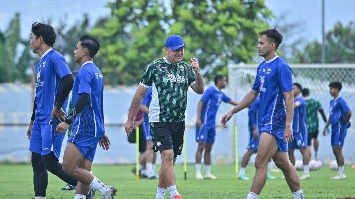 Persib Bandung Pinjamkan Empat Pemain