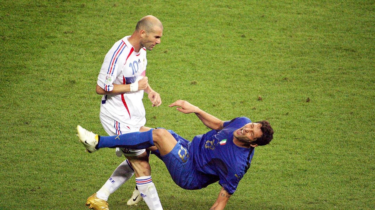 Marco Materazzi mengungkap percakapan terakhir dengan Zinedine Zidane sebelum insiden tandukan kontroversial pada final Piala Dunia 2006 yang berakhir dengan kemenangan Italia.